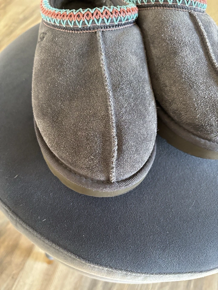 Zapatilla clásica de gamuza gris Ugg Tasman para mujer talla 9 Foto 2 de 4
