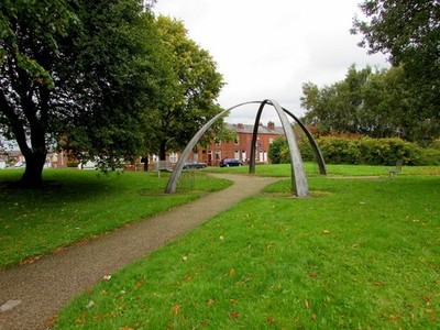 Foto 6x4 Metallkonstruktion, Lower Ince in Makerfield über einem Weg Juni c2017