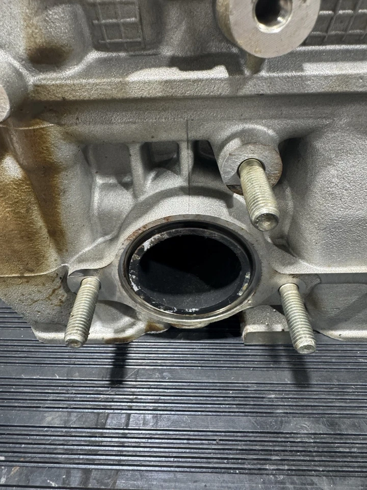 保时捷 968 气缸盖 — 第 3/4 张图片