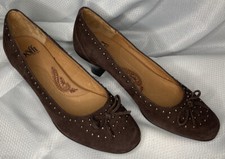 SOFFT Women's 8.5M Brown Suede Classic Heel Pumps With Gold Studs. 1050020