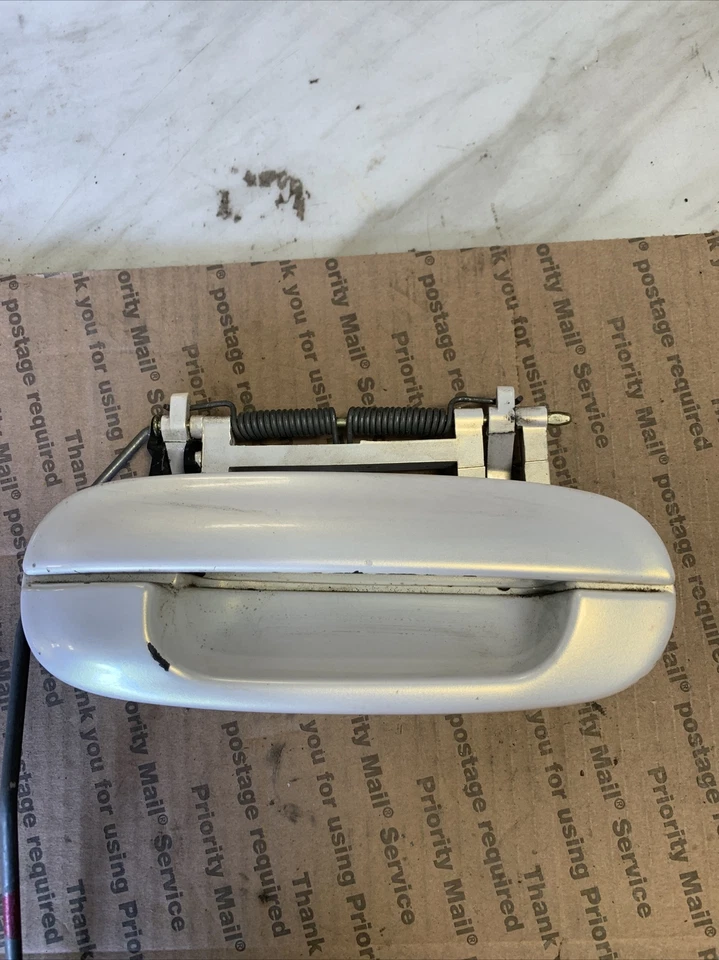 Manija de puerta exterior pasajero delantero derecho Cadillac DeVille 2002-2005 OEM 93U Foto 2 de 4
