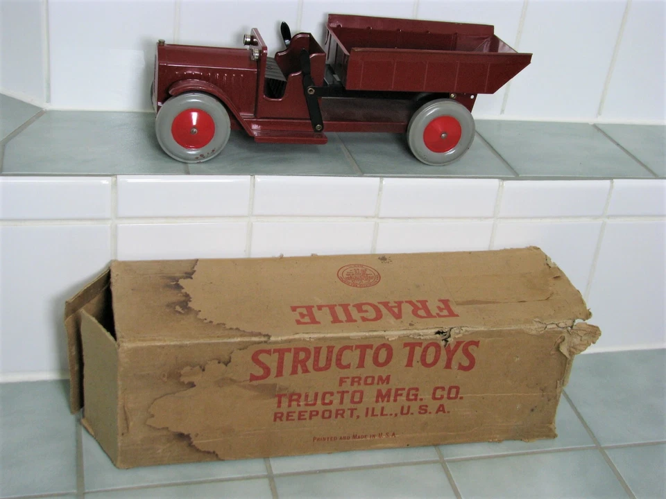 Rare Antique Restored Structo Working Dump Truck and Original Box - Image 2 of 4
