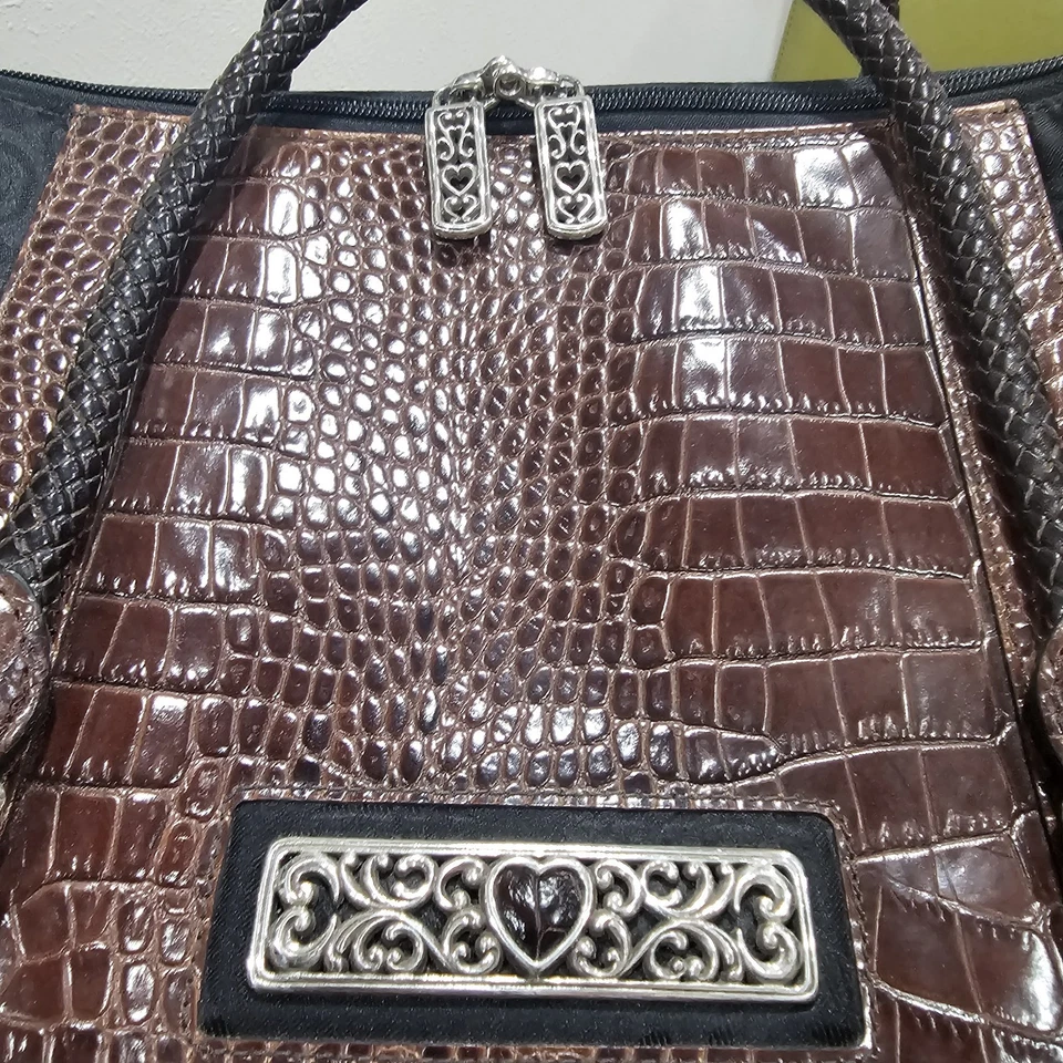 Brighton 21 inch Wheeled Carry On Duffle Bag Luggage w/Lock - Very Good Cond - Image 2 of 4