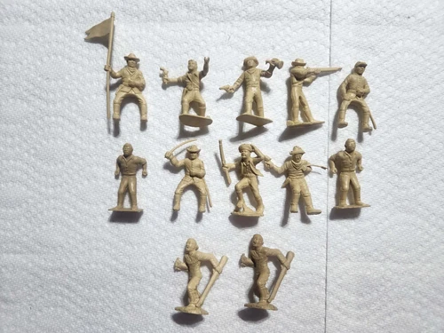 12 MARX FORT DEARBORN TAN TROOPERS IN FINE CONDITION.