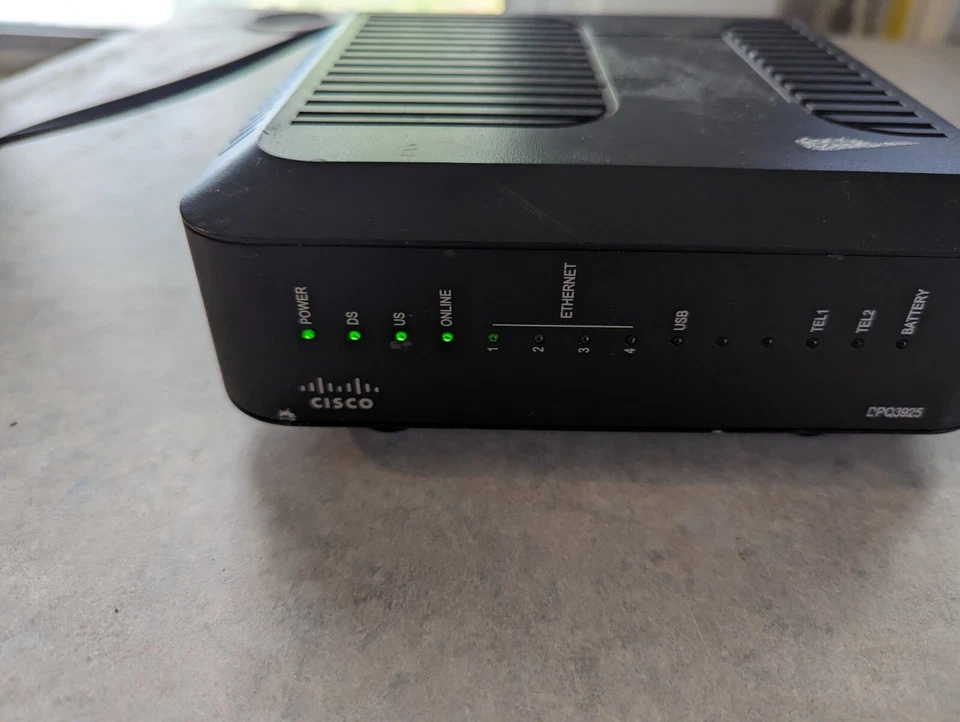Módem router inalámbrico CISCO DPQ3925 8x4 DOCSIS 3.0 Gateway con voz EDVA Foto 3 de 3