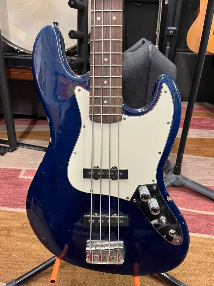 Bajo Johnson by AXL P-style, ¡cuerdas nuevas! Foto 2 de 4