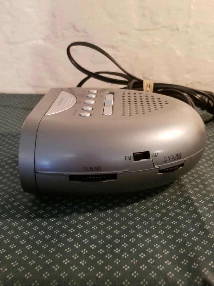 Coby CR-A52 AM FM Alarm Clock Radio Gray - Image 3 of 4