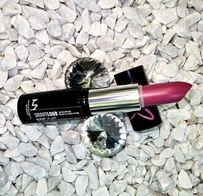 NYX Professional Make Up Satin Lippenstift Farbe SLSL07 In Love Beere farbig