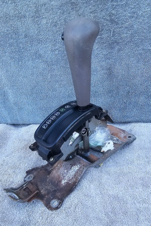 Mitsubishi Montero Sport LS 2004 cambio de marchas automático conjunto de palanca de cambios A/T marrón Foto 2 de 4