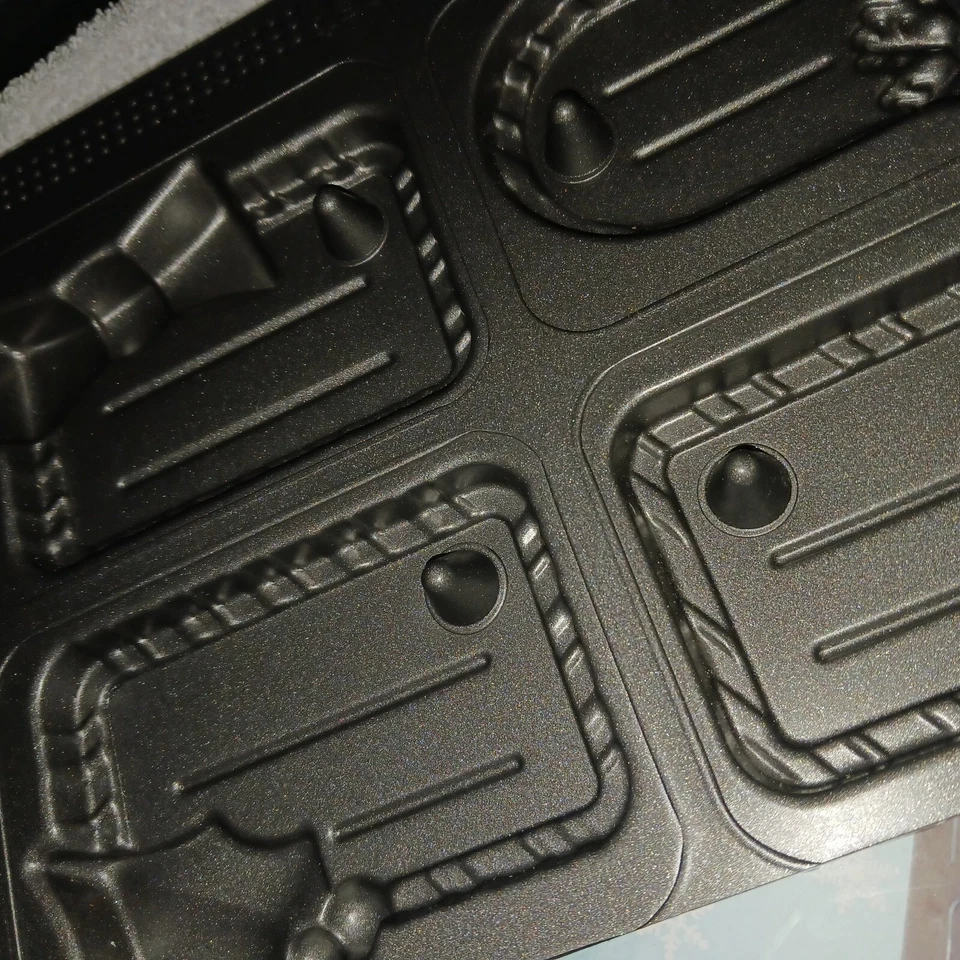 Cortadores de galletas navideñas. Moldes para hornear etiquetas de regalo grandes. Buen cocinero. 18 moldes. $39 Foto 4 de 4