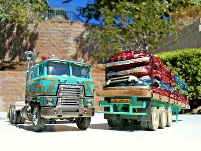 Corgi Heavy Haulers International Transtar with Crushed Car Load 1