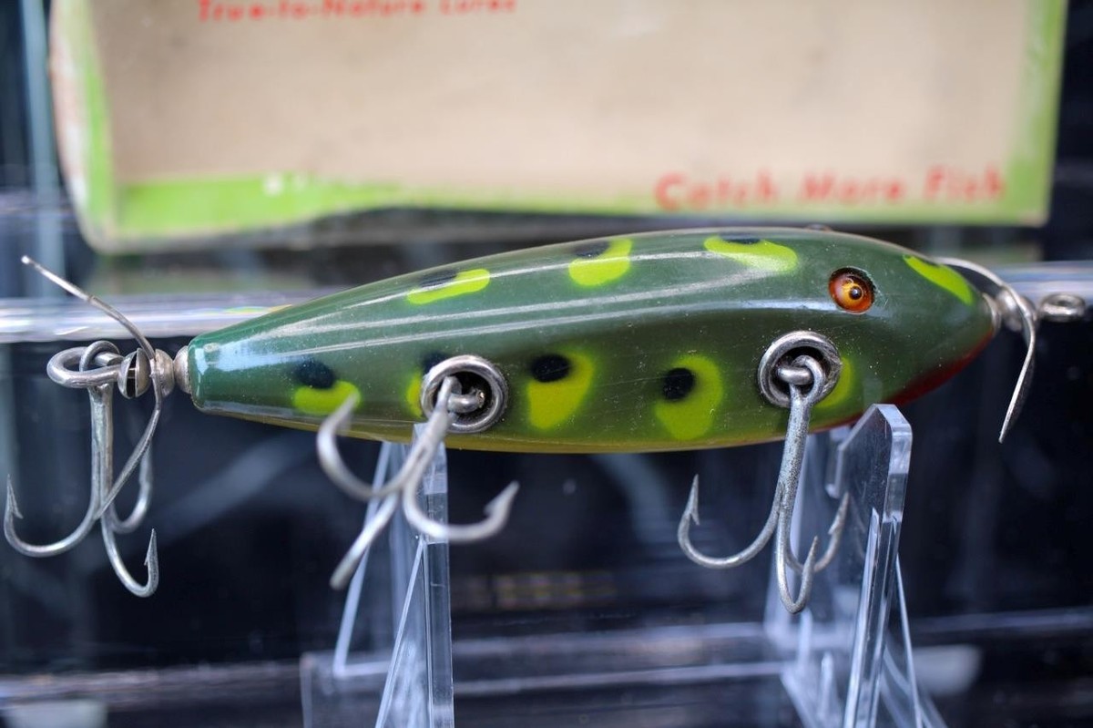 Leurre de pêche ancien Creek Chub. A des yeux en verre et