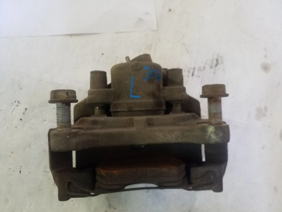 Pinza de freno delantera izquierda con soporte | Se adapta a Volkswagen Golf / Jetta 2006-2017 Foto 2 de 4