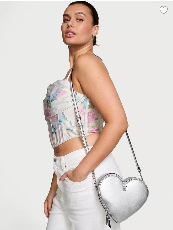 Bolso Bandolera Victoria's Secret Pequeño Metálico Plateado Imitación Cuero Corazón Nuevo Foto 2 de 4