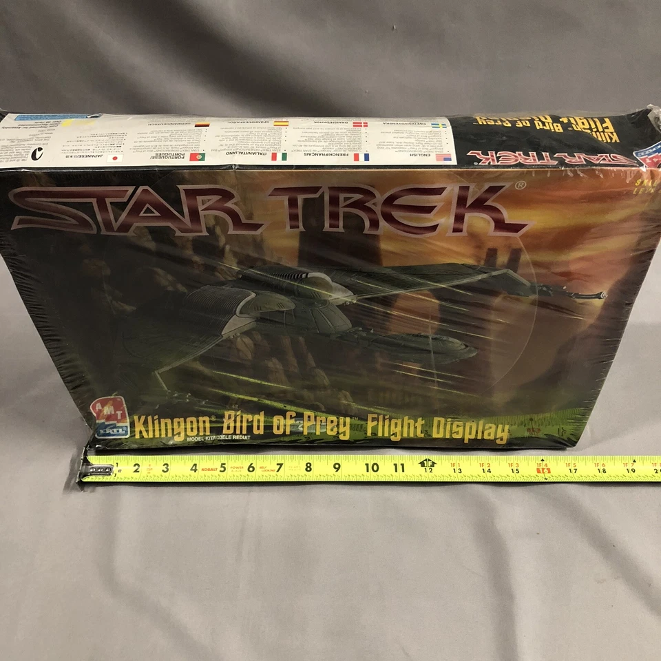 AMT Ertl Star Trek Klingon Bird of Prey Flight Display Model Kit 6339 (SEALED) - Image 3 of 4
