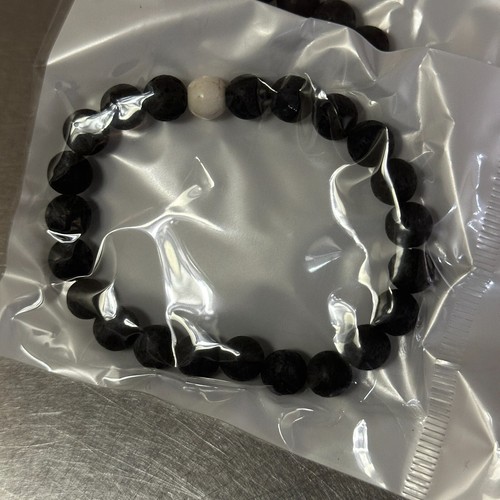 Lotto di 36: Gioielli sfusi - Bracciali con perline roccia lavica neri e multicolore - Foto 8 di 8