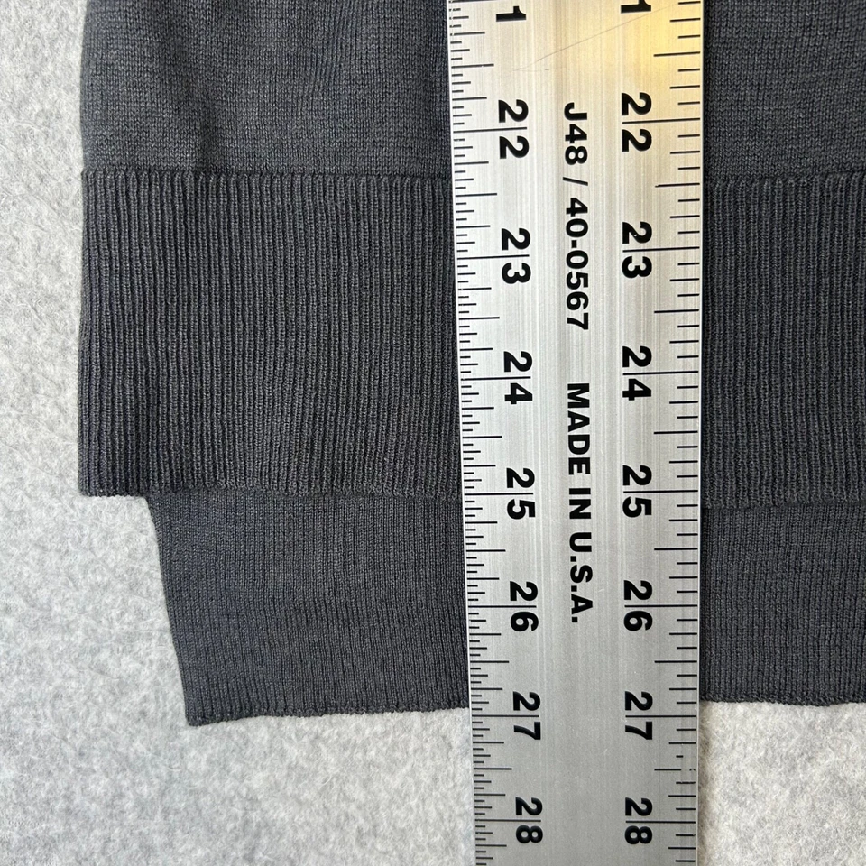 Suéter Cullen Para Mujer Mediano Gris Oscuro Mezcla Seda Manga 3/4 Cuello en V Calce Relajado Foto 3 de 4