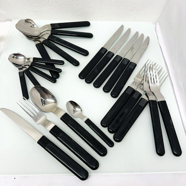 Cubiertos vintage Ikea años 80 J. negro 24 piezas made in Japan