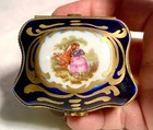 France Limoges Vectoring Couple in Garden Traditi Trinket Box Peint Main Limoge — photo 6