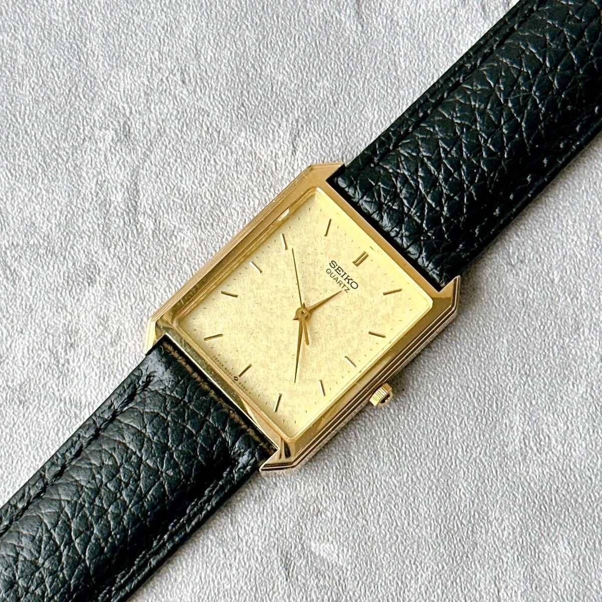 SEIKO Quartz 9021 5310 gold dial vintage quartz dress watch men s women s