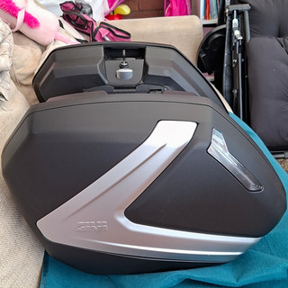 Givi V37 N Monokey 74 Litre Panniers
