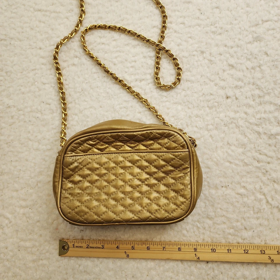 Bolso Bandolera Newport News De Colección Acolchado Dorado Cremallera Cuero Forrado Foto 2 de 4