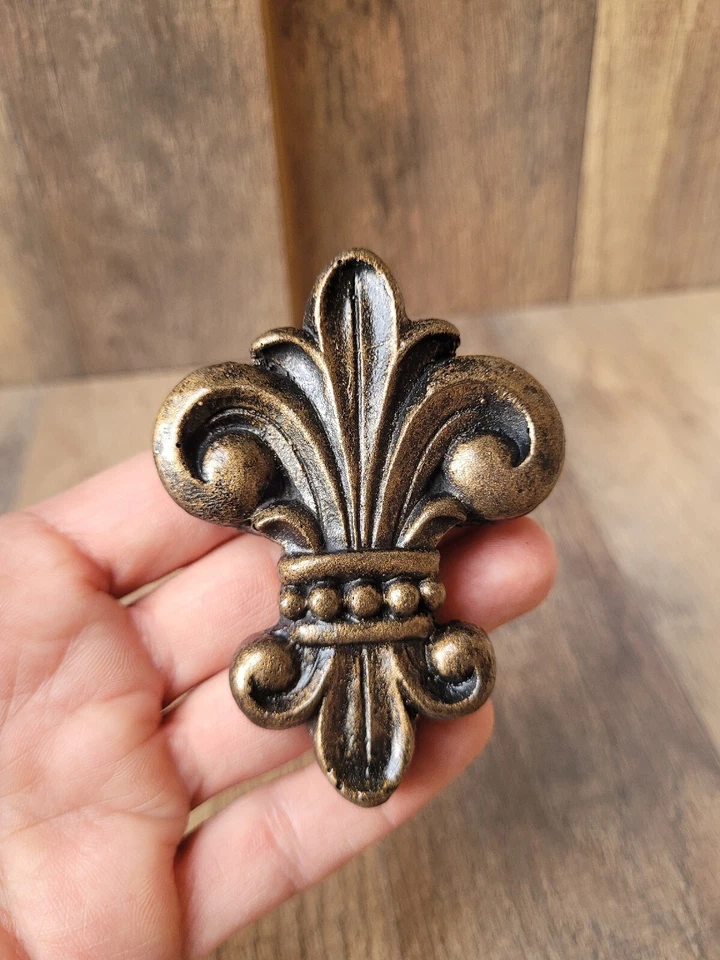 DOS Pin de Velas Flor de Lis, Cruces para Velas, Viejo Mundo, Decoración Medieval del Hogar Foto 2 de 4