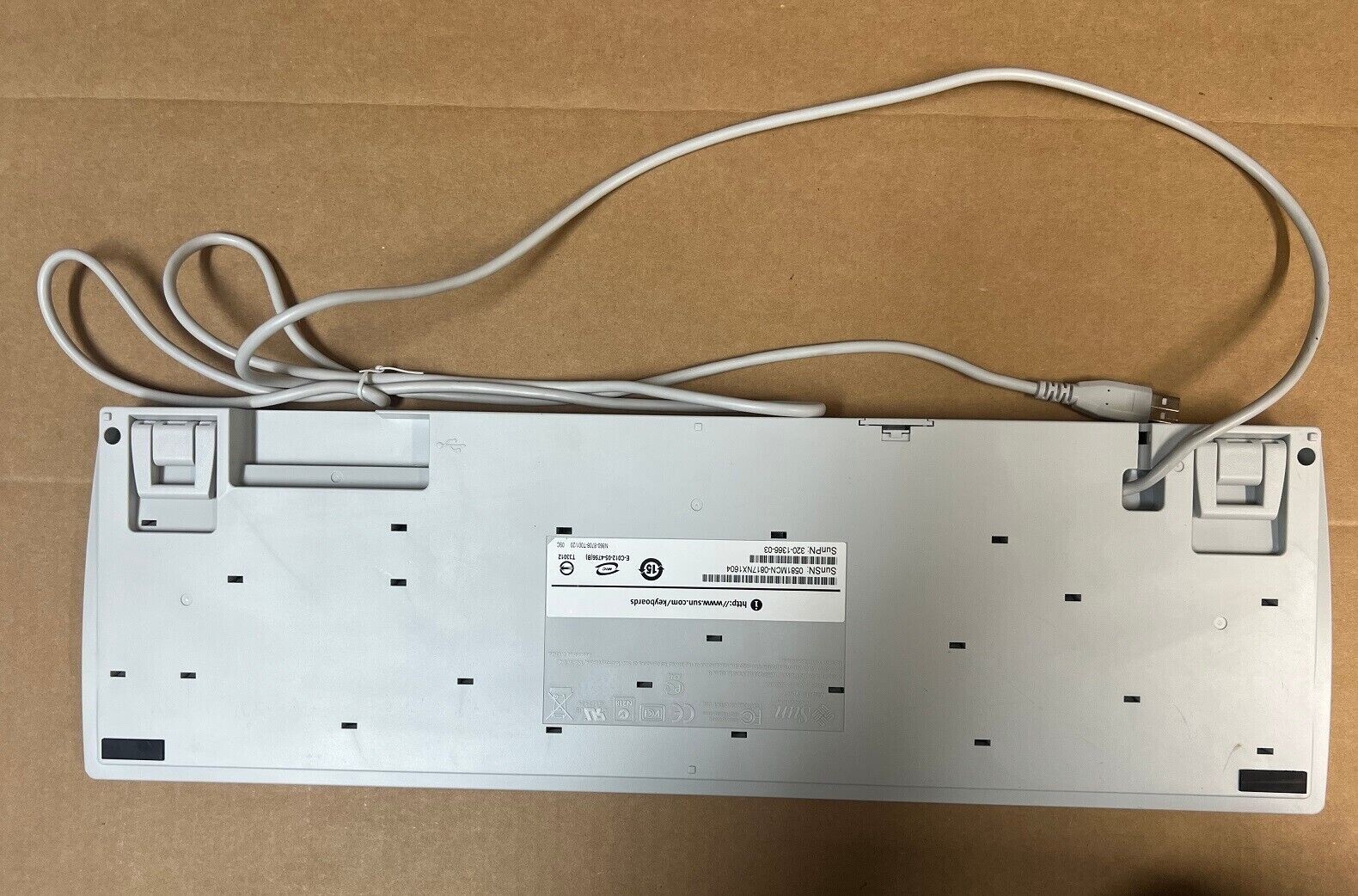 Sun Microsystems P/N 320-1366-03 320-1366 Wired Keyboard