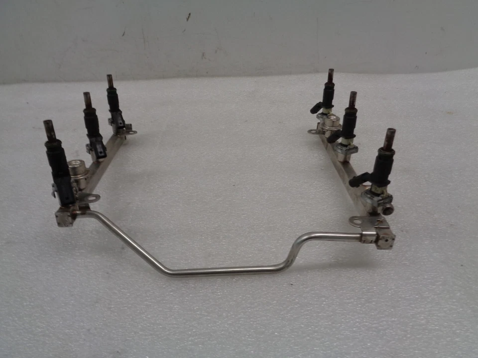 Riel inyector de combustible Mercedes C300 W204 2008-2011 con inyectores de combustible OEM AK2010130 Foto 4 de 4