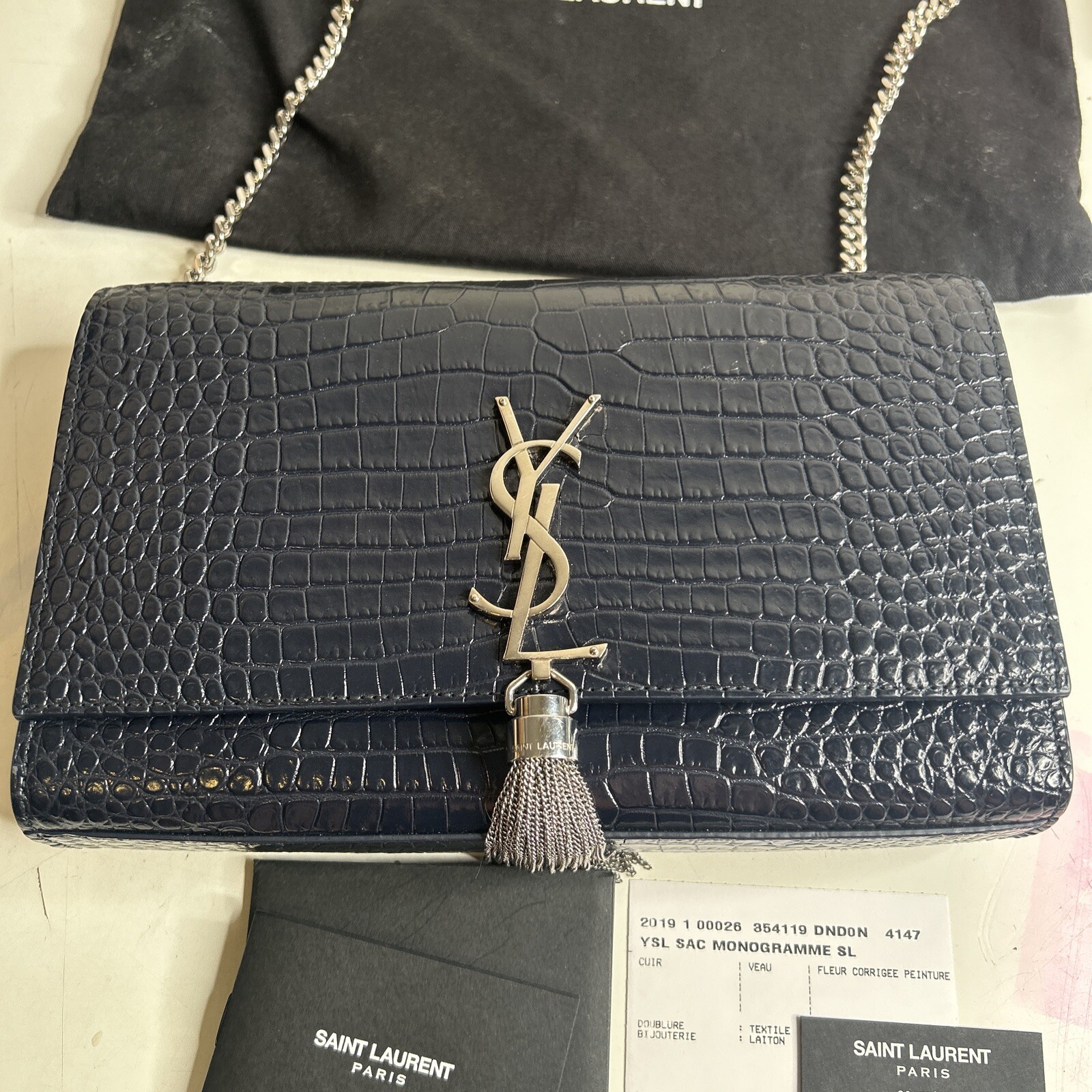 Borsa Yves Saint Laurent con monogramma in rilievo coccodrillo