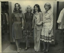 1977 Press Photo Methodist Home Hospital member to model Krauss' dresses