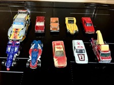 KONVOLUT MATCHBOX / CORGI / HOT WHEELS / MATTEL / MAJORETTE MARVEL - 10 DIECAST AUTOS