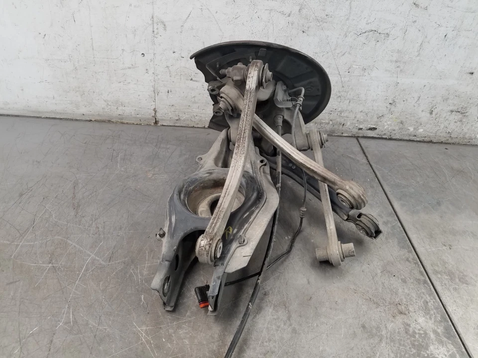 2013 Mercedes Benz AMG E 63 Left Rear Hub Knuckle Control Arms #2179 D5 - Image 3 of 4