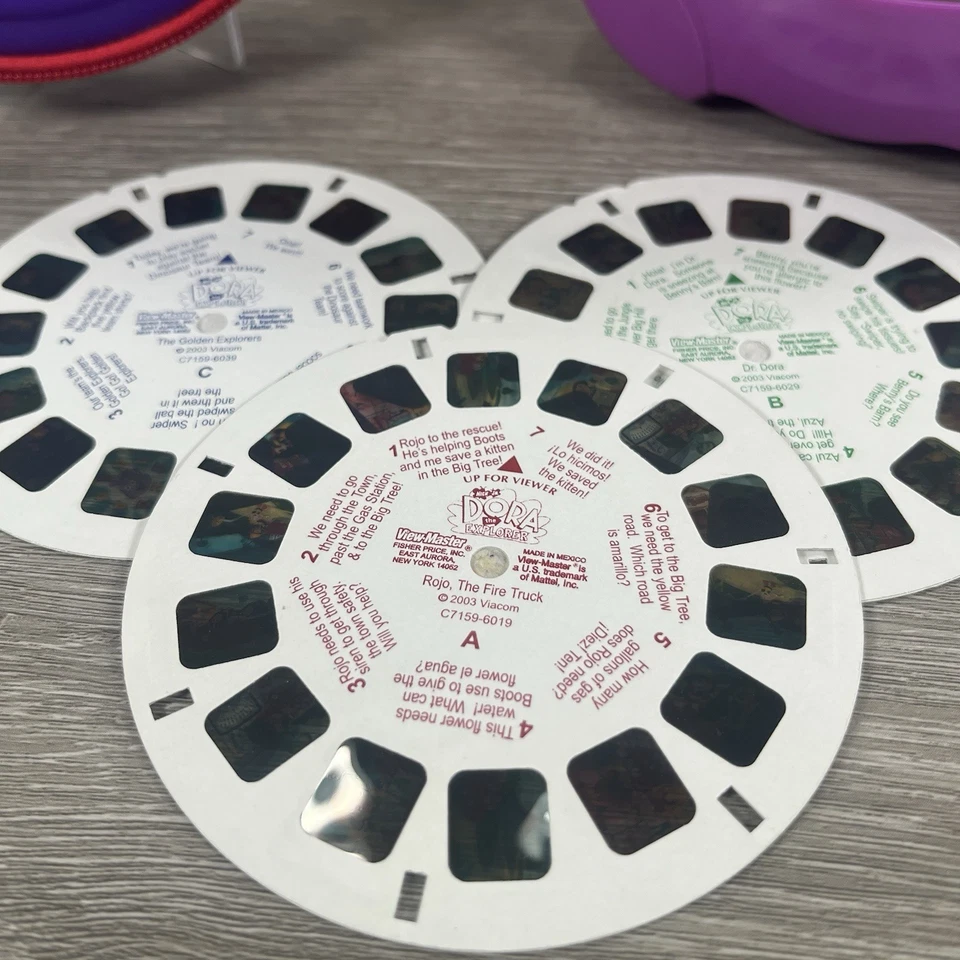 Vintage Dora the Explorer Viewmaster w/ 3 Reels & Storage Case - Image 3 of 4