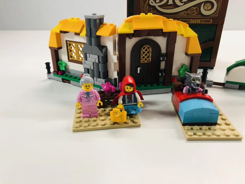 Lego Ideas: Brick Tales Pop-up Book 21315 - Image 3 of 4