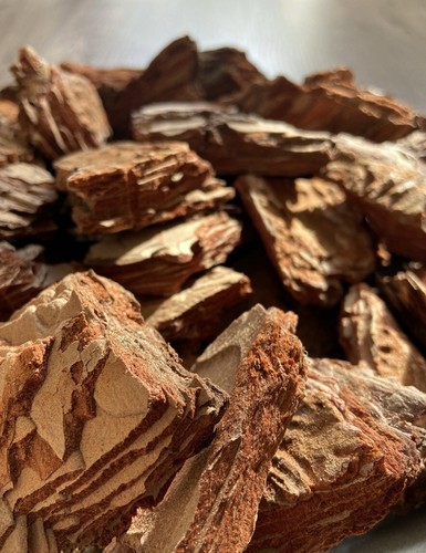 Pine bark mulch, Mulch for terrarium, Pine bark for decore 1Litre (0,26 gallon) - Afbeelding 1 van 3