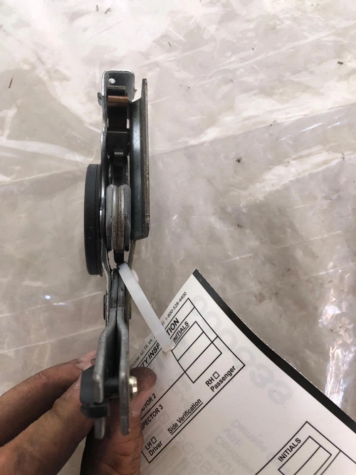 Mercedes Benz Clase C C230 1998 grillete tensor de freno de estacionamiento de emergencia OEM Foto 3 de 4