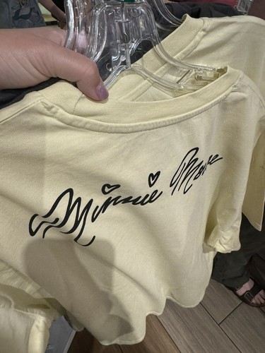 Disney Parks 2024 Retro 90’s Minnie Face T Shirt Size Large New - 第 2/2 張圖片