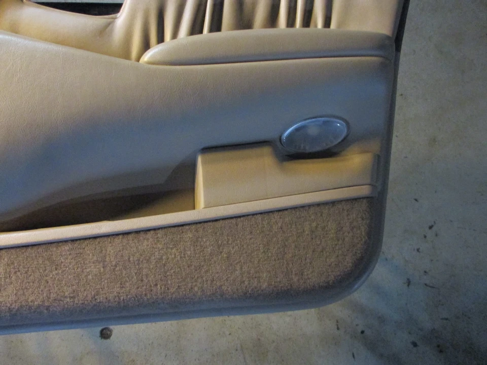 Оригинальная правая передняя пассажирская боковая дверная панель 2004 Mitsubishi Diamante (Tan-370) - Изображение 4 из 4