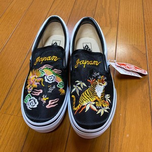 vans rollicking