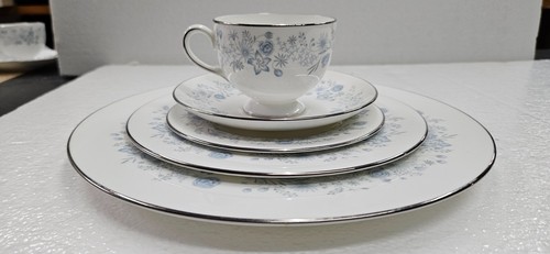 Wedgwood Belle Fleur Bone China Set di 5 posti 5 pezzi totali - Foto 2 di 5