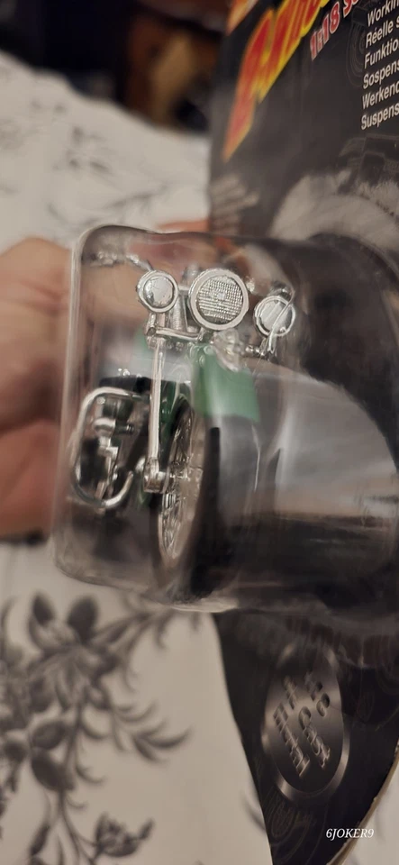 Maisto Indian Chief Motorcycle 1:18 Scale Die Cast Green  - Image 4 of 4