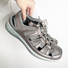 Orthofeet Platinum Metallic Comfort Sandals Size 9.5 B