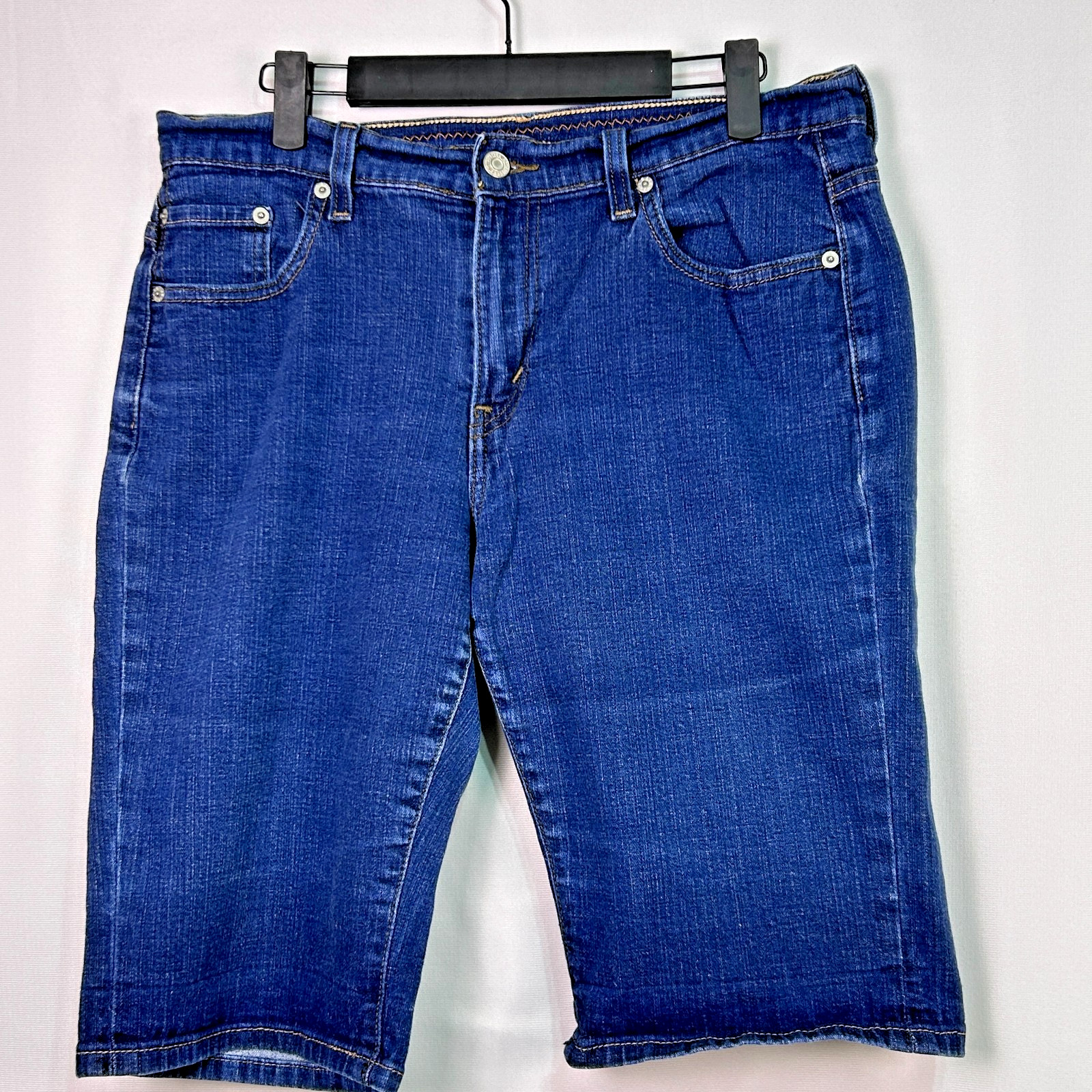 Levi’s Women’s Size 12 Dark Wash Denim Bermuda Shorts Mid Rise Stretch