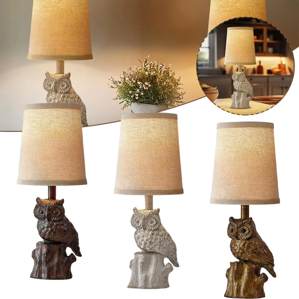 Lámpara de mesa Owl con pantalla de tela - blanco, tono madera y diseño dorado Foto 3 de 4