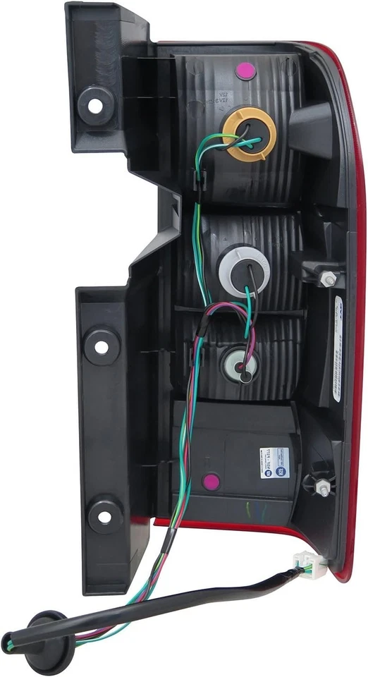 Conjunto de luz trasera izquierda TYC compatible con Nissan NV 1500/2500/3500 2012-2021 Foto 2 de 4