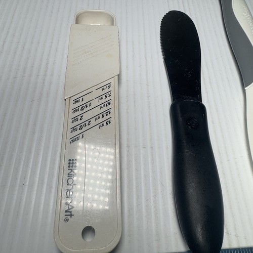 Kitchenart Measuring Spoon + 2 Pampered Chef Spatulas (Spreaders) - Picture 2 of 5
