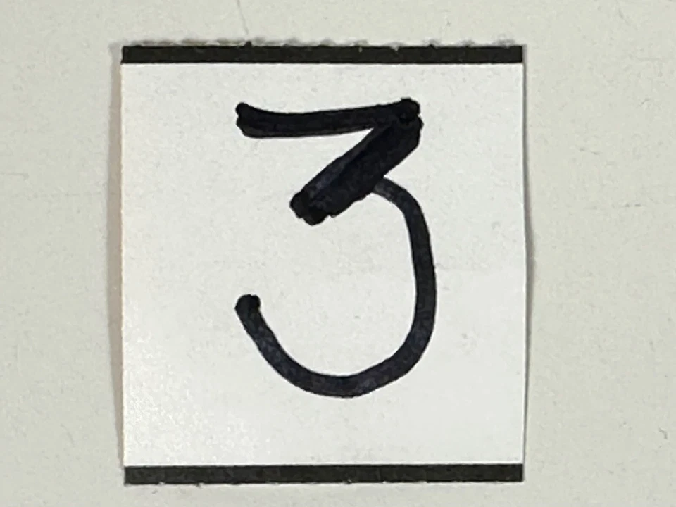 Corbata Burberry para hombre 100 % seda amarilla floral hecha en Inglaterra ancha 4” largo 58” usada en excelente estado Foto 2 de 4