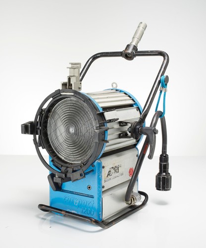 ARRI Daylight Compact 1200 HMI 1200W avec ballast et câble - Photo 5/15