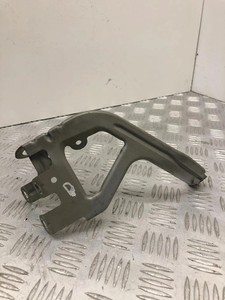 BMW 5 F10 Kotflügelhalter vorne rechts 424AA 2.00 Diesel 135kw 2011 28073704